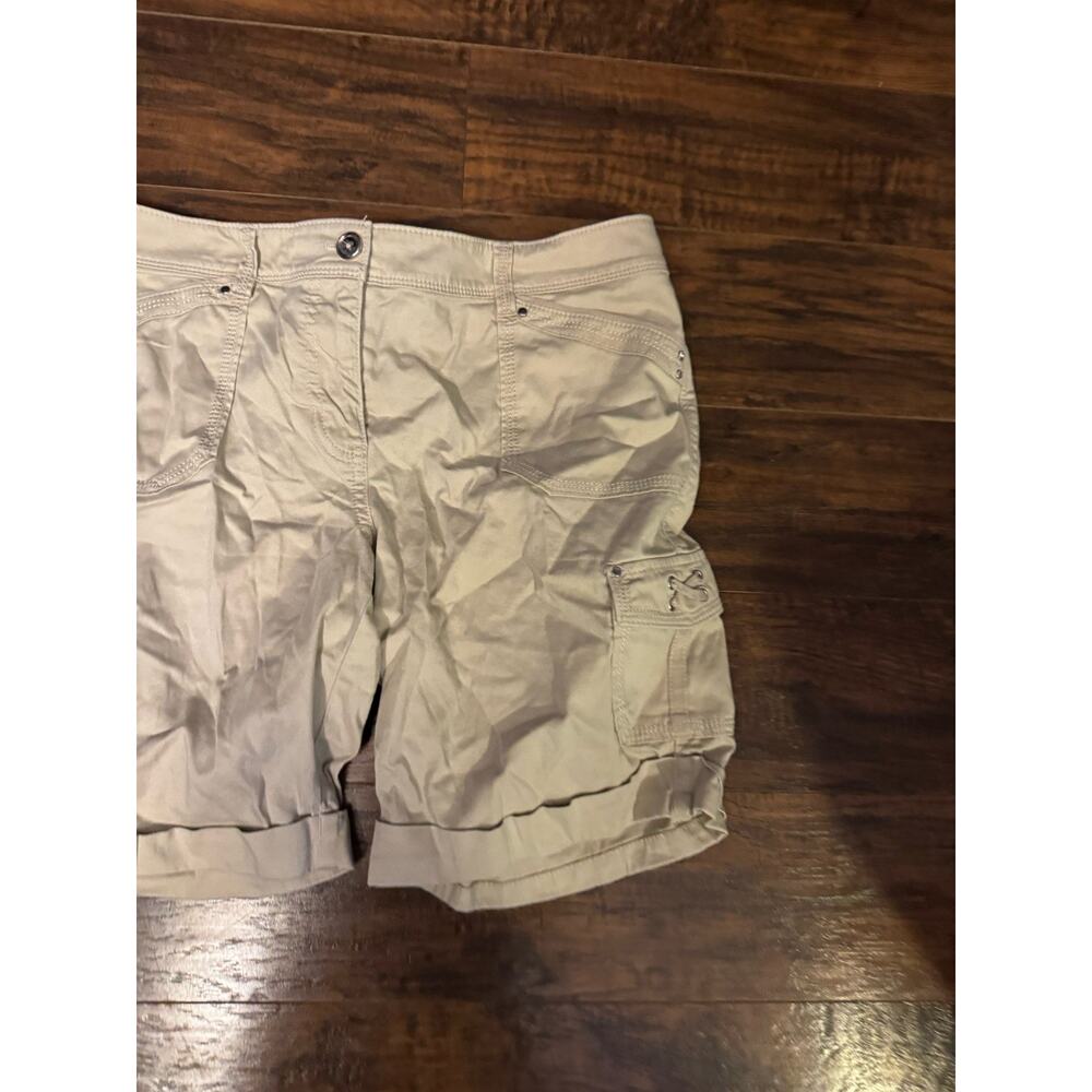 White House Black Market Bermuda Shorts – Women’s Size 10 Neutral Khaki - Picture 2 of 6